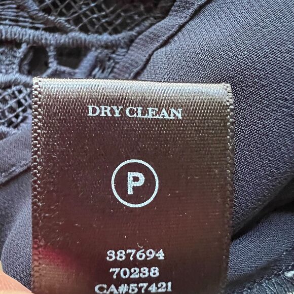 Ann Taylor Sleeveless Embroidered Eyelet Lace Top Womens XL Navy Shell Blouse - Picture 9 of 9